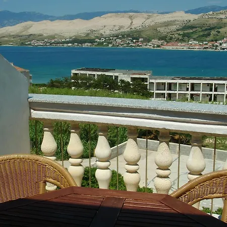 Apartman Ariana Pag Town